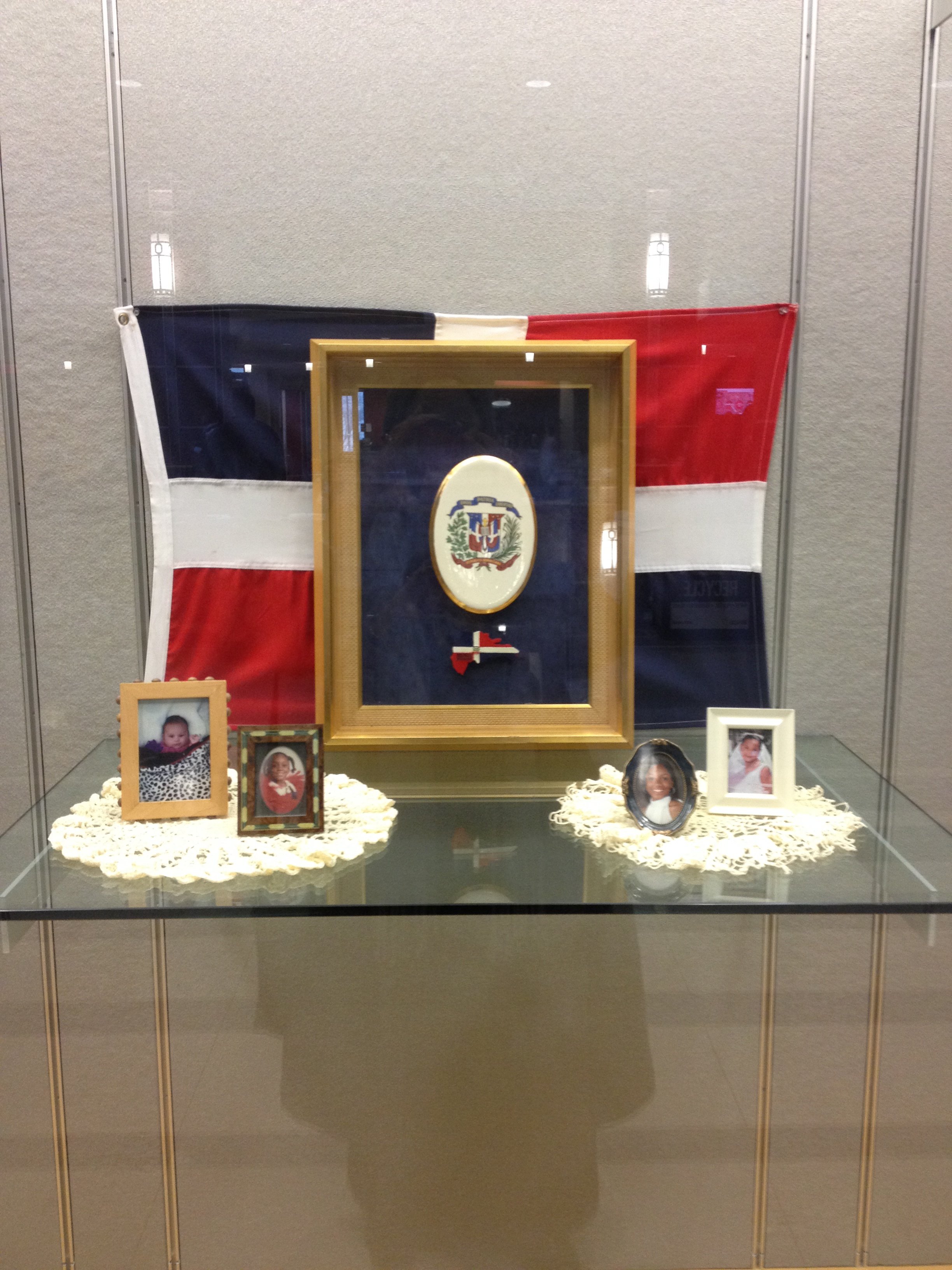 Domincan crest with sobrinas.jpeg